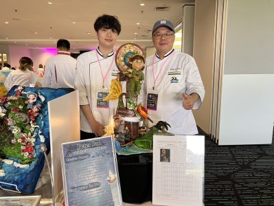 狂賀!!餐旅管理系蔡宏儒老師指導戴維廷同學參與2025大洋洲國際烹飪藝術挑戰賽榮獲佳績